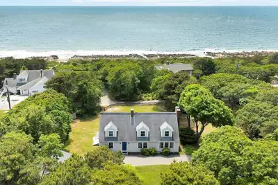 Image de 5-Bedroom Cape Cod Retreat on Scraggy Neck