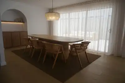 Image de Elegant home near Surfers Paradise Beach.
