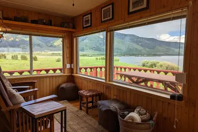 Image de Henry's Lake Views! Private Dock! Cozy Cabin!