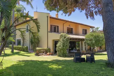 Image de \"Villa de Luxe Exclusive près de Mondello Beach Détente et Confort de Prestige\"