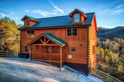 Image de Dog-Friendly 6br Mtn Cabin w/ Indoor Pool, Home Theater, Game Room, & Hot Tub