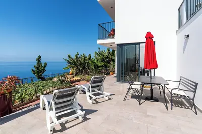 Image de Moura's House, A view to the ocean with all the comforts.