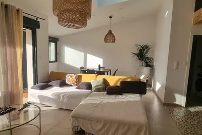 Image de Maison de ville au calme, à deux pas de la mer et des commerces.