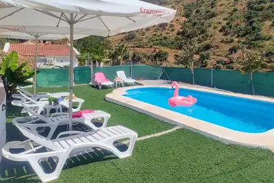 Image de Belle maison à Sedella avec WiFi