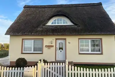 Image de Vacation apartment directly on the dike in Wremen for 2 people