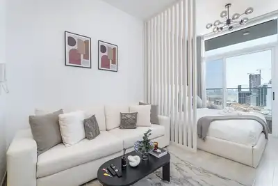 Image de Sophisticated and Serene Studio Apartment with Stunning Skyline Views in Jvc