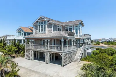 Image de Semper Surf: Private Pool, Hot Tub, Rec Room
