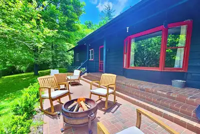 Image de The Marigold Cottage - Peaceful Mtn. Cabin with Large Yard