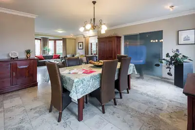 Image de Maison pour 12 p riante avec tous le comfort