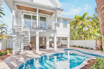 Image de Stay at Anna Maria Home 3-Min Walk to the Beach with Pool and Rooftop Deck!