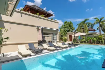 Image de 5br Newly Renovated Villa, Steps from the Beach - Perfect for Families & Friends