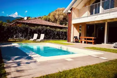 Villa Gialla mit Pool, 100 mt vom See