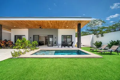 Image de Maison privée et piscine - à 5 minutes de la plage