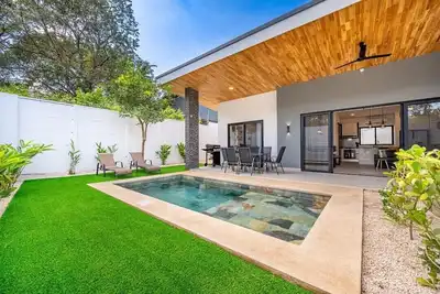 Image de Maison privée avec piscine - à 5 minutes de la plage