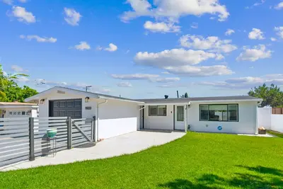 Image de Ranch 3-Bedroom House w Gated Yard, Garage, Crib