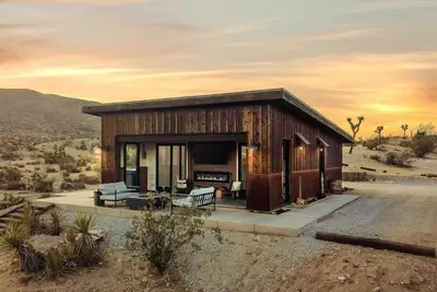 Image de The Rum Runner - A Modern Desert Homesteader
