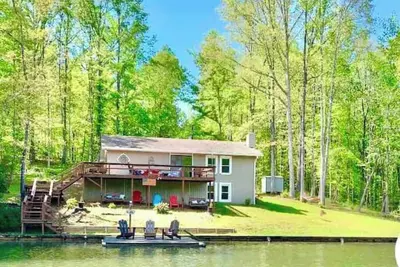 Image de Southern Comfort Cabin-fire pit\/kayaks\/pet friendl