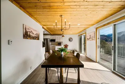 Image de Mountainside Duplex with Epic Views -2nd & 3rd Fl