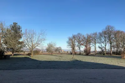Image de Maison de campagne chic déconnectée au grand air. Animaux bienvenus