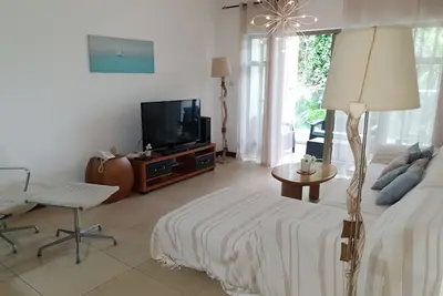 Image de Cosy, spacious 3 bedroom apartment 5 mins from beach