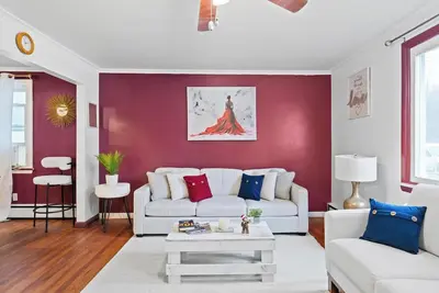 Image de New! \" The Suite \" cozy and open concept 2 bed flat a few minutes from downtown