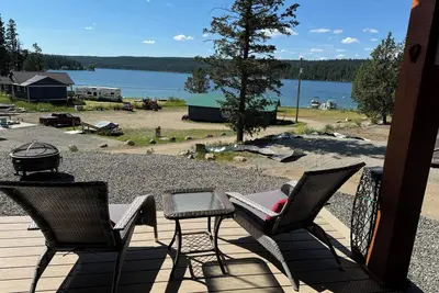 Image de Family friendly Charming Lakeside cottage on Lac La Hache! Fun all year!