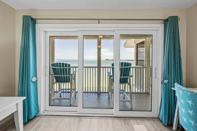 Image de Coastal living at Bg North 83, a charming 2-bed condo in Boca Grande, perfect for up to 5 guests.