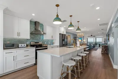 Image de Experience luxury at Unit 84, a stunning 2-bedr 2-bath Gulf view condo in Boca Grande