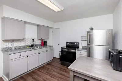 Image de 3-Bedroom Near Downtown w/ Backyard, Pet friendly!