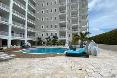 Image de 2-Bedroom Waterfront condo on Paradise Island with beautiful outdoor space