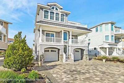 Image de Immaculate Pool/Elevator 5 bedroom, 4 bath home w/outdoor living space/fire pit