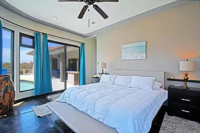 Image de Beautiful 3-bedroom, Two Master Suites, Overlooking Rasta Beach & Sea of Cortez