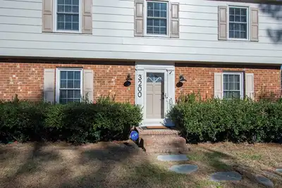 Image de Charming Home for 10 in Rocky Mount