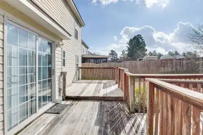 Image de Conveniently Located Columbia Home w\/ Deck & Yard!