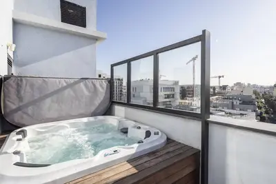 Image de Tel-Aviv Rooftop Jacuzzi Penthouse by Sea N' Rent