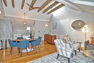 Image de Beacon Hill Penthouse, Stately 2-bedroom apartment with Ac, WiFi near Mgh