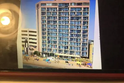 Image de Virginia Beach, Virginia Oceanfront One Bedrm Sleeps 4. Full kitchen, indoor pool.