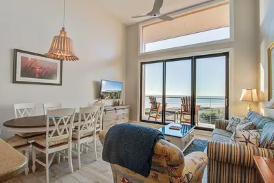 Image de Three Oceanfront Private Balconies with Panoramic View, Dolphins & Calm Breezes!