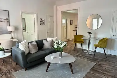 Image de Wonderful Downtown Luxury One-Bdrm w/Fireplace, Patio, Bbq and On-Site Laundry