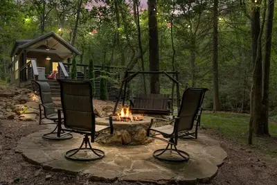 Creekside Tiny house in fantastic Monteagle! Quick hike to waterfall!