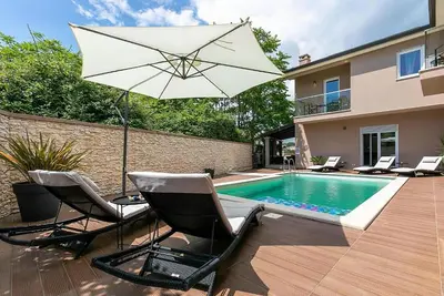 Image de Maison confortable de 5 chambres Ă .