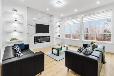 Image de 🏡 Modern Home for Cozy Enjoyable Vacation near Langley Events Centre‼️