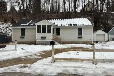 Image de Welcome to the Webster Place! A Charming 3-bedroom house in fabulous Franklin.