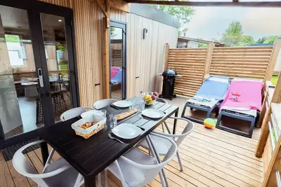 Image de Mobilheim Premium 4 Zimmer 6 Personen Klimaanlage - 2 Badezimmer