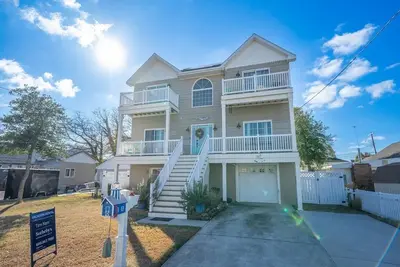 Image de Retreat, Bay Views & Pet Friendly, 2700Sq. Ft. Single Family Home