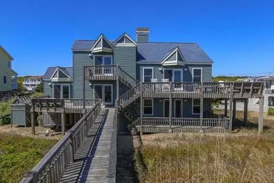 Image de MacWater Beach House - Classic 5 Br Oceanfront home in Southern Shores