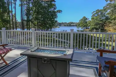 Image de Beautiful 4 Br Soundfront Home With Amenities Galore
