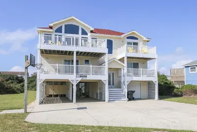 Image de Debits & Credits - 6 Br Semi-Oceanfront home in Southern Shores w/Private Pool & Hot Tub