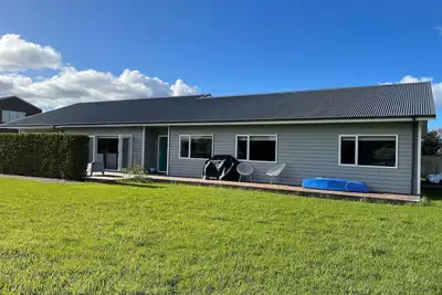 Spacious, modern and central by the estuary. . . walk every where!