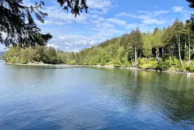 Image de Escape to The Cottage - A Private & Tranquil Oceanfront Dream!